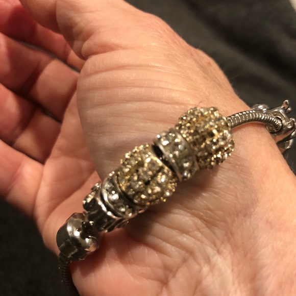 LADIES SLIDE CHARM BRACELET. LOTS OF CHARMS - Picture 3 of 8